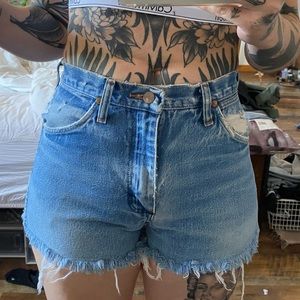 Vintage wrangler jean shorts size 26